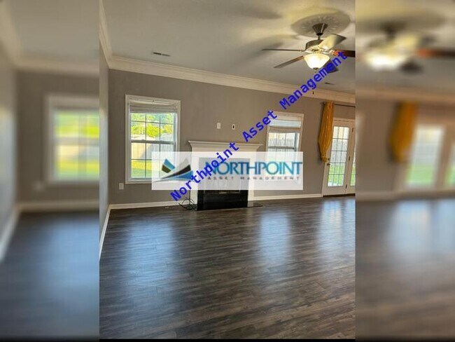Building Photo - A beautiful 3 bed 2.5 bath home with a fen...