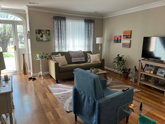 Building Photo - Charming Condo for Rent in River Plantatio...