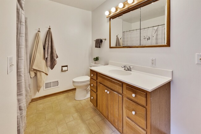 Building Photo - 522 Togstad Glenn