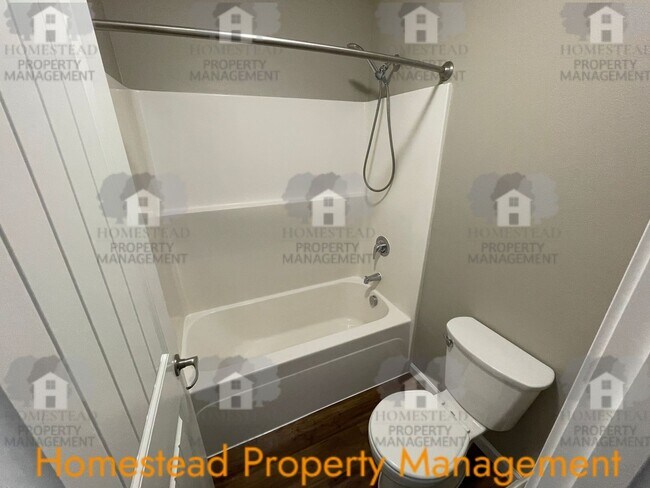 Building Photo - 1410-1412 Marigold Dr