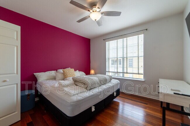 Building Photo - 860 N Orange Ave