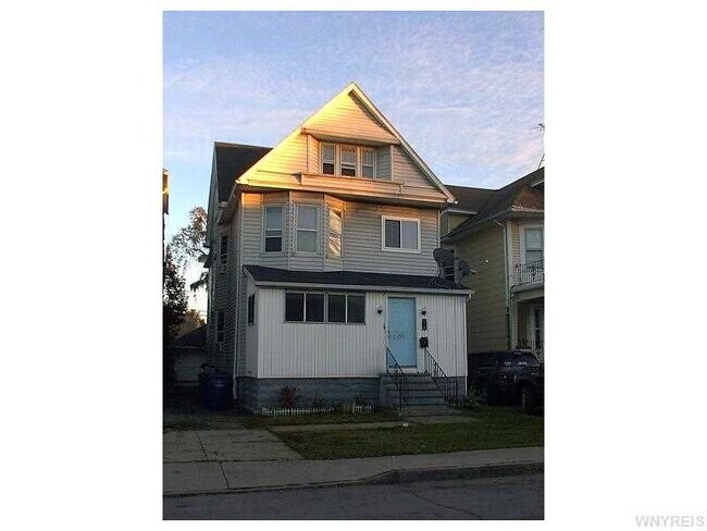 Primary Photo - 215 Stevenson St