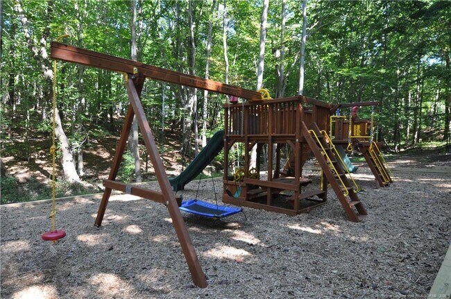 Building Photo - 240 Beechtree Dr