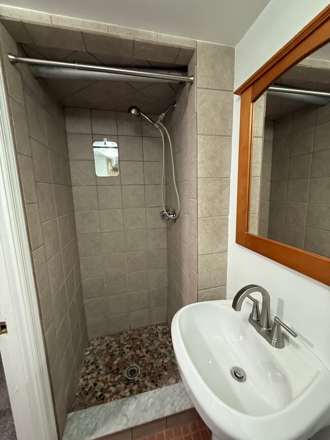 Building Photo - 21 Skidmore Ct