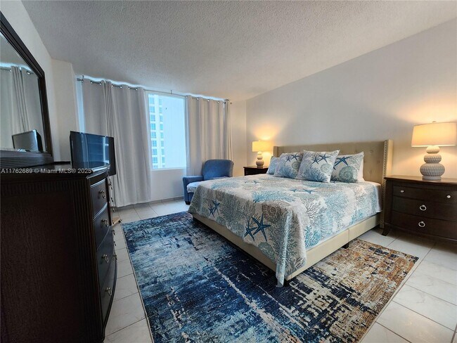 Building Photo - 3505 S Ocean Dr