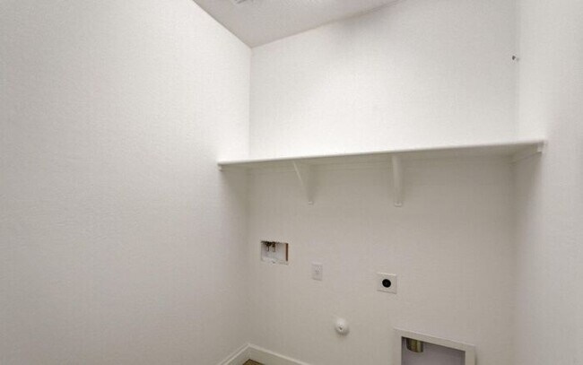 Building Photo - Stunning 3beds/2baths brand new home locat...