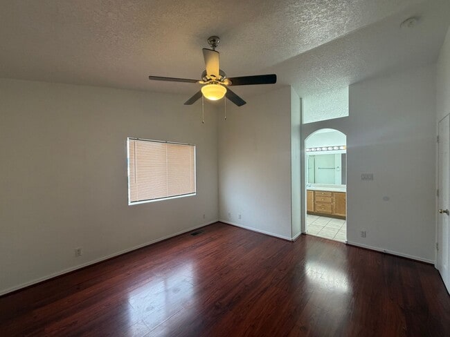 Building Photo - 3 Bedroom Home Near Unser Blvd NW & McMahon Blvd NW!