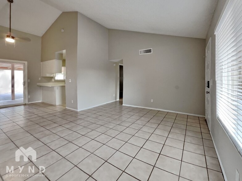 Building Photo - 11220 N 72nd Dr