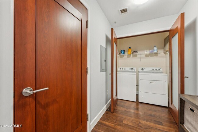 Building Photo - 5350 E Deer Valley Dr