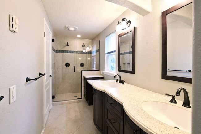 Building Photo - Beautiful Home in Gleneagle Neighborhood