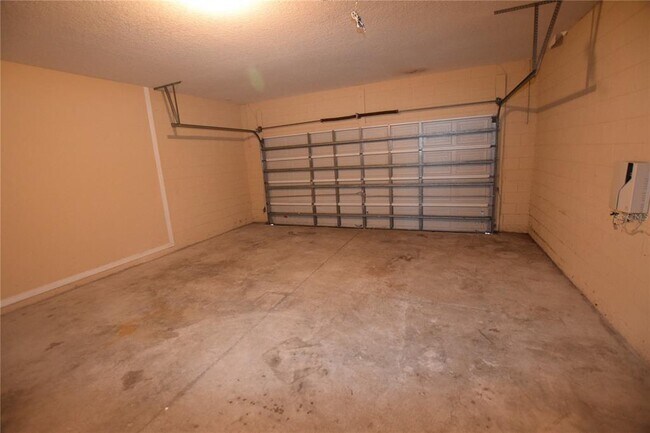 Building Photo - 622 Alfani St