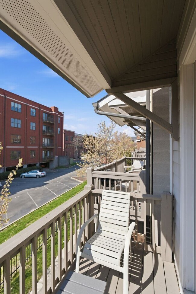 Building Photo - Wedgewood Houston Townhome