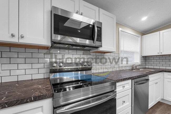 Building Photo - 3 Bedroom 2 Bathroom Home in a Rustic Setting with Mountain Views Available in Blanchard!