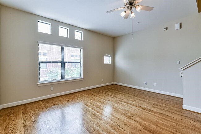 Building Photo - 11315 S Main St