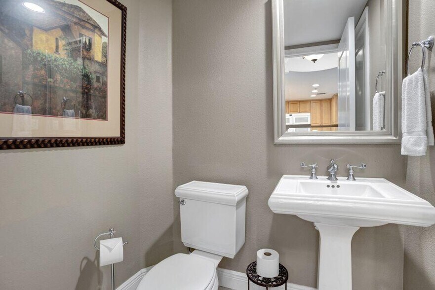 Building Photo - 2 Portofino Dr