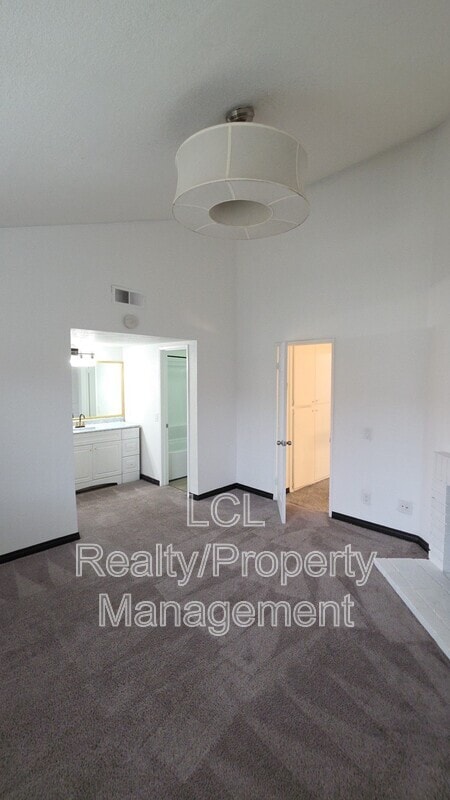 Building Photo - 1077 Santo Antonio Dr