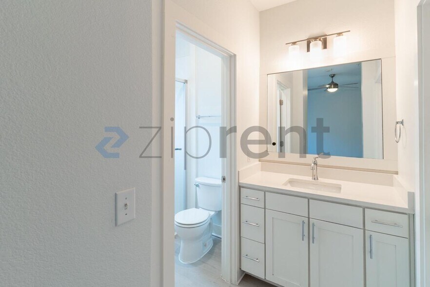 Building Photo - Unit 4104