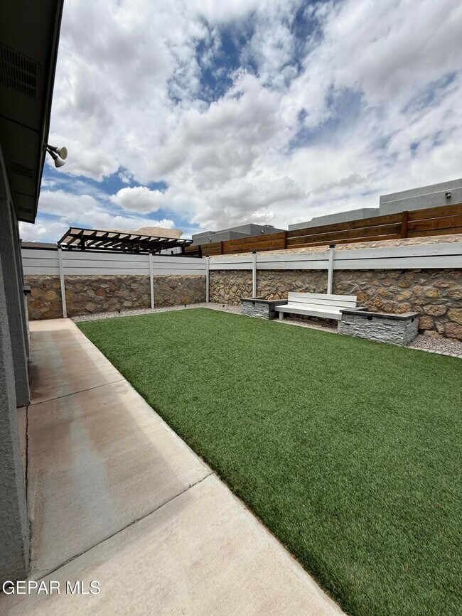 Building Photo - 12551 New Dawn Dr