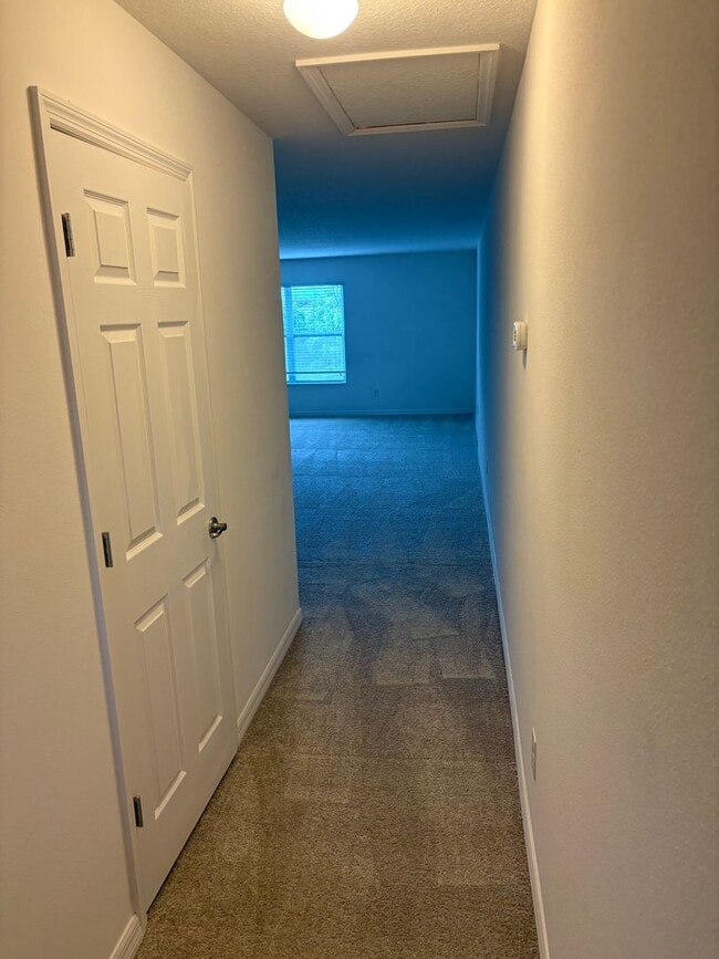Building Photo - IMMEDIATE OCCUPANCY !!! LARGE// 5 Bedroom ...
