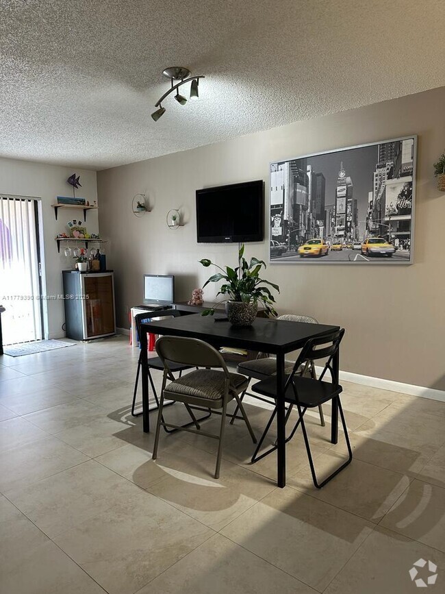 Building Photo - 9301 SW 92nd Ave