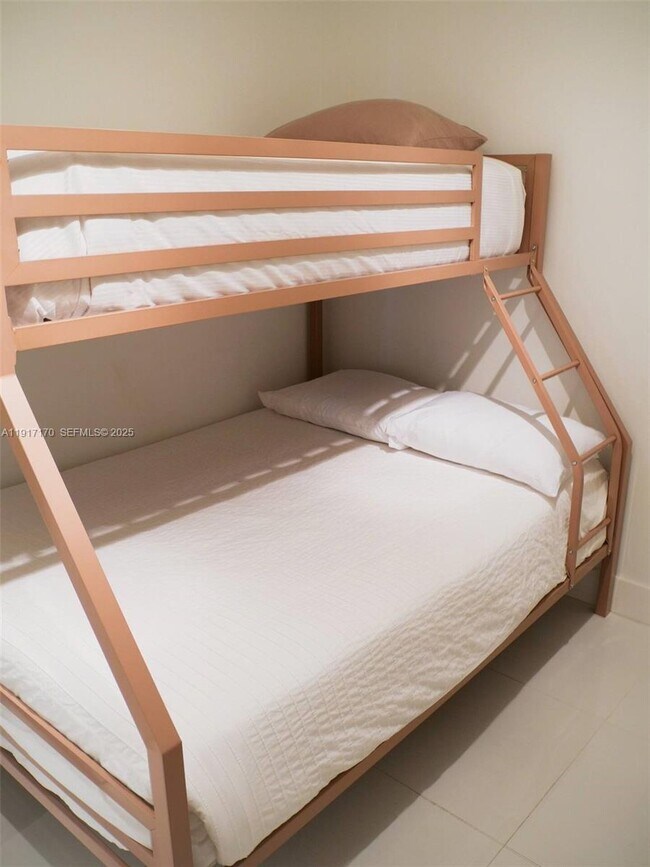 Building Photo - 1717 N Bayshore Dr