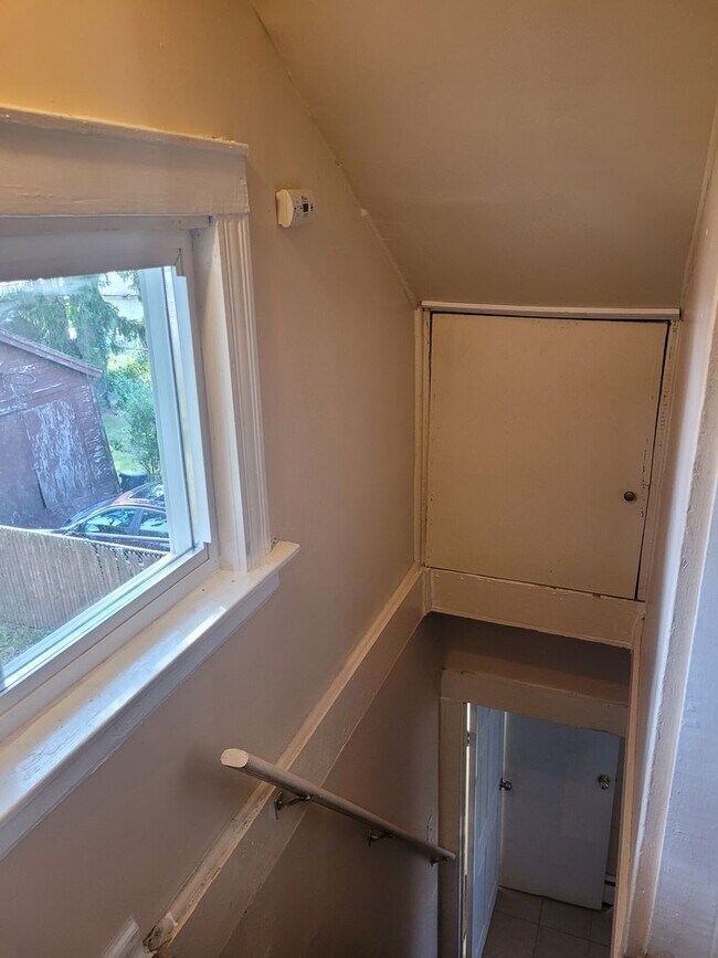 Building Photo - 24 Valley St