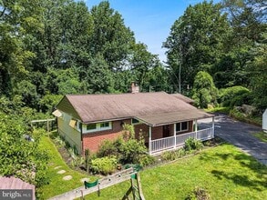 Building Photo - 25 Pennsbury Way E