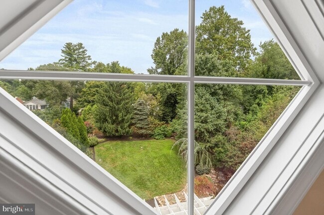 Building Photo - 5905 Lone Oak Dr