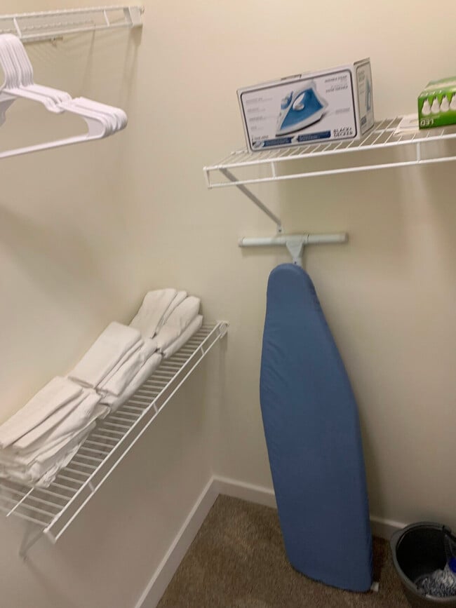 Building Photo - 475 S Church St