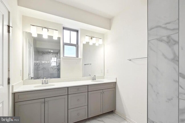 Building Photo - 46007 Woodpecker Sq