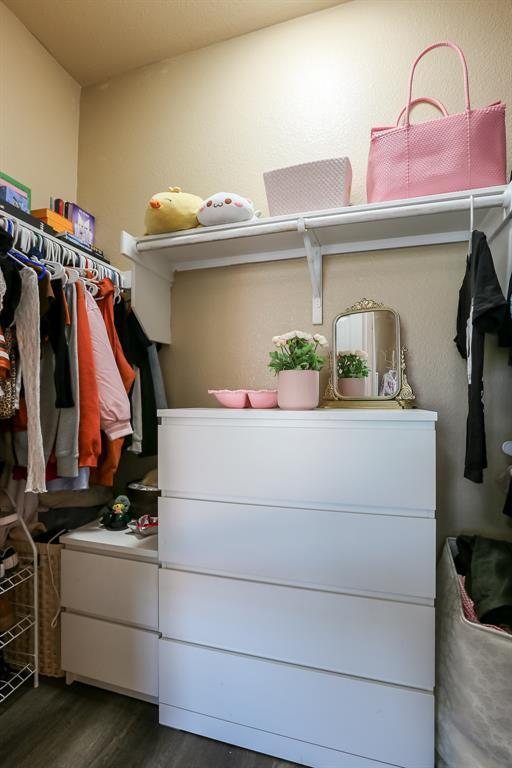 Building Photo - 910 W 25th St