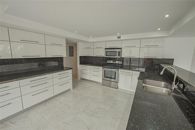 Building Photo - 468 Golden Isles Dr