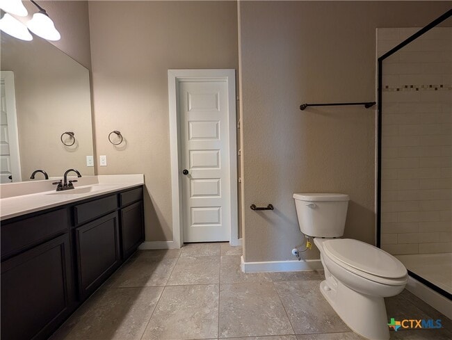 Building Photo - 2213 Avery Village