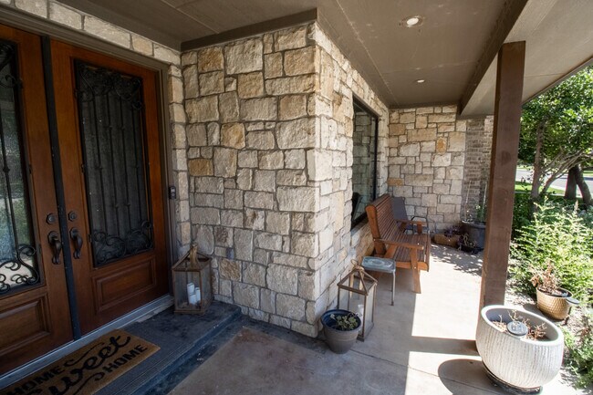 Building Photo - 306 N 10th St