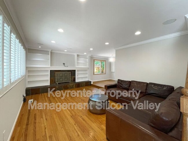 Building Photo - 958 Cherry Ave