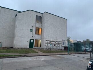 Building Photo - 2826 S Bartell Dr