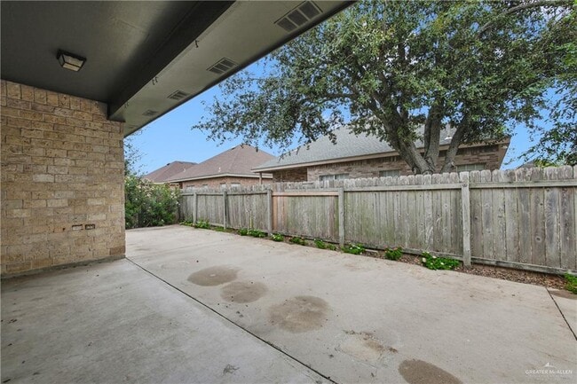 Building Photo - 22 Midlands Cir