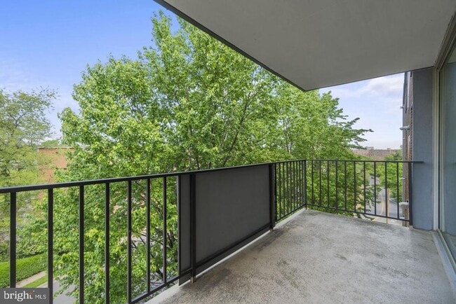 Building Photo - 1515 S Arlington Ridge Rd