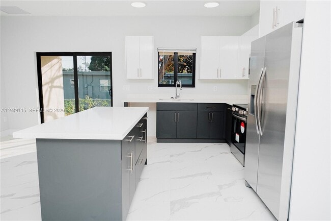 Building Photo - 820 Dr B J McCormick Ave