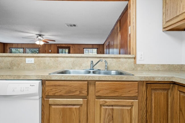 Building Photo - 513 N 34th St