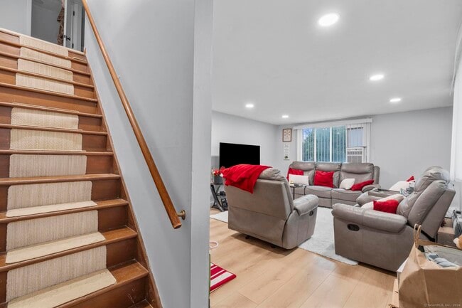 Building Photo - 10 Cold Spring St