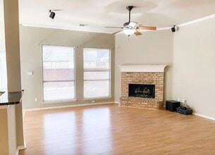 Building Photo - 9229 Daystar Dr