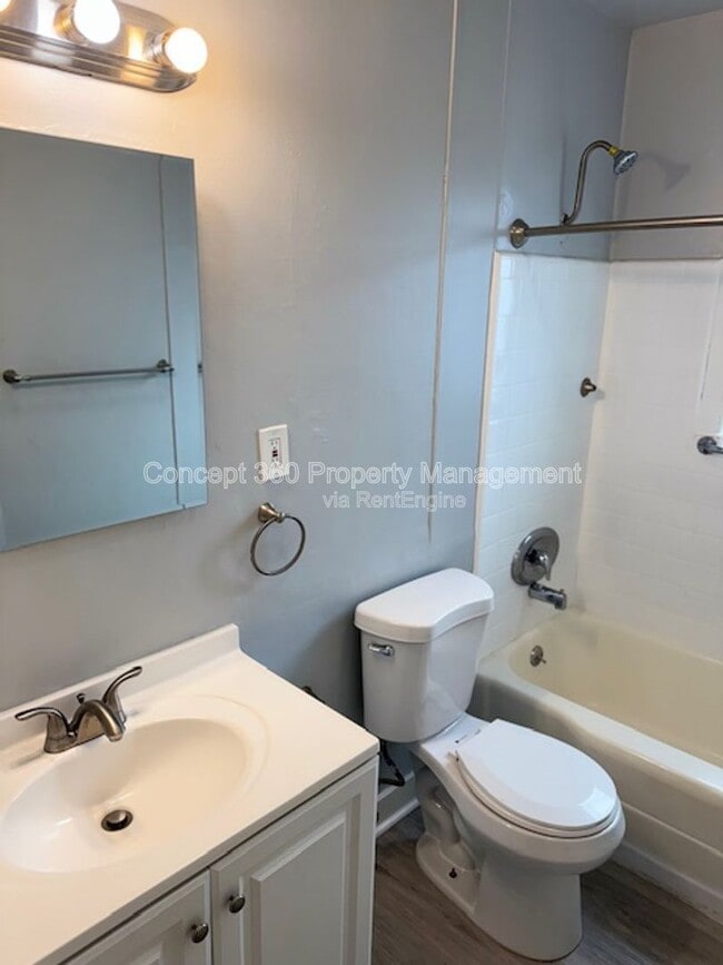 Building Photo - 1834 Cedar Ave