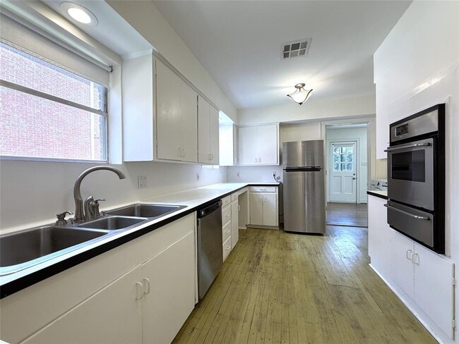 Building Photo - 2312 Quenby St