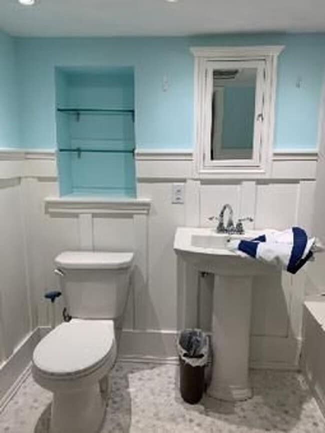 Building Photo - AVAILABLE AUGUST -  3 BED 2 BATH