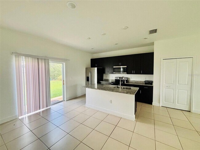 Building Photo - 2679 SW 154th Place Rd