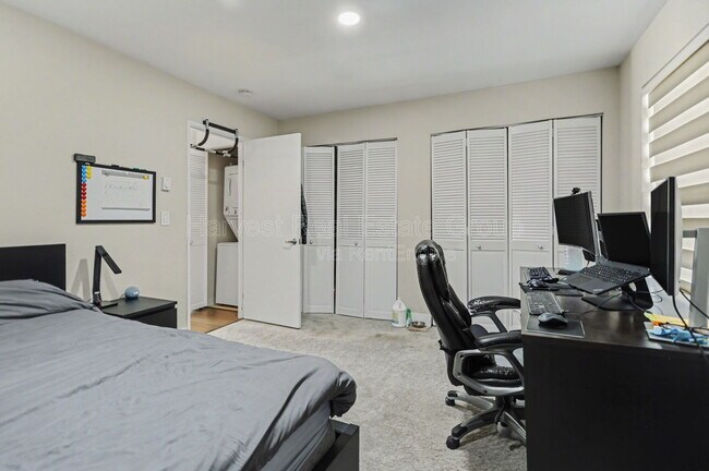 Building Photo - 152 Lakeshore Ct