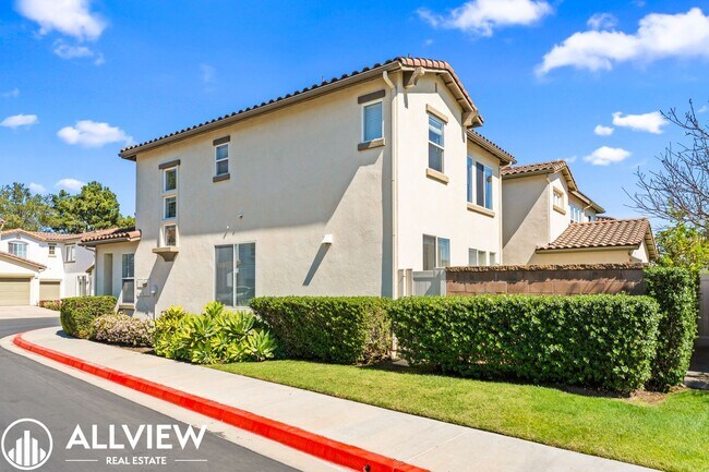 Building Photo - Bright & Spacious 3-Bedroom 2.5 Bath Home in Gated Oak Creek Community