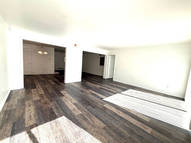 Building Photo - 4 Bedroom 2 Bathroom home available for rent NOW