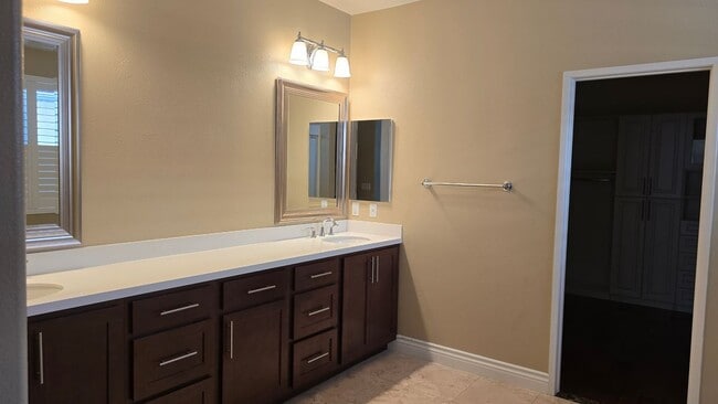 Building Photo - 5013 Clematis Ct